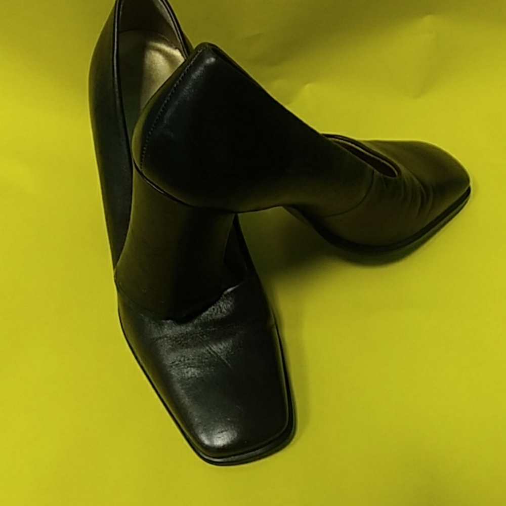 Shoes - Picture 2 of 2